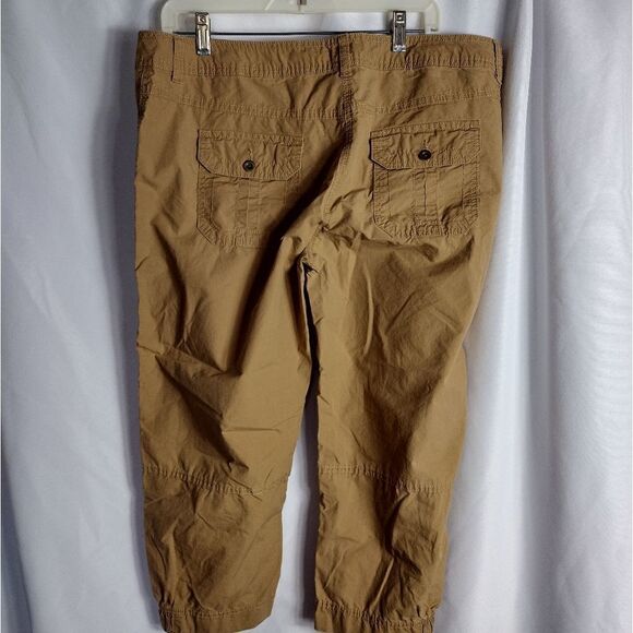 Tommy Hilfiger capris  - Picture 2 of 9
